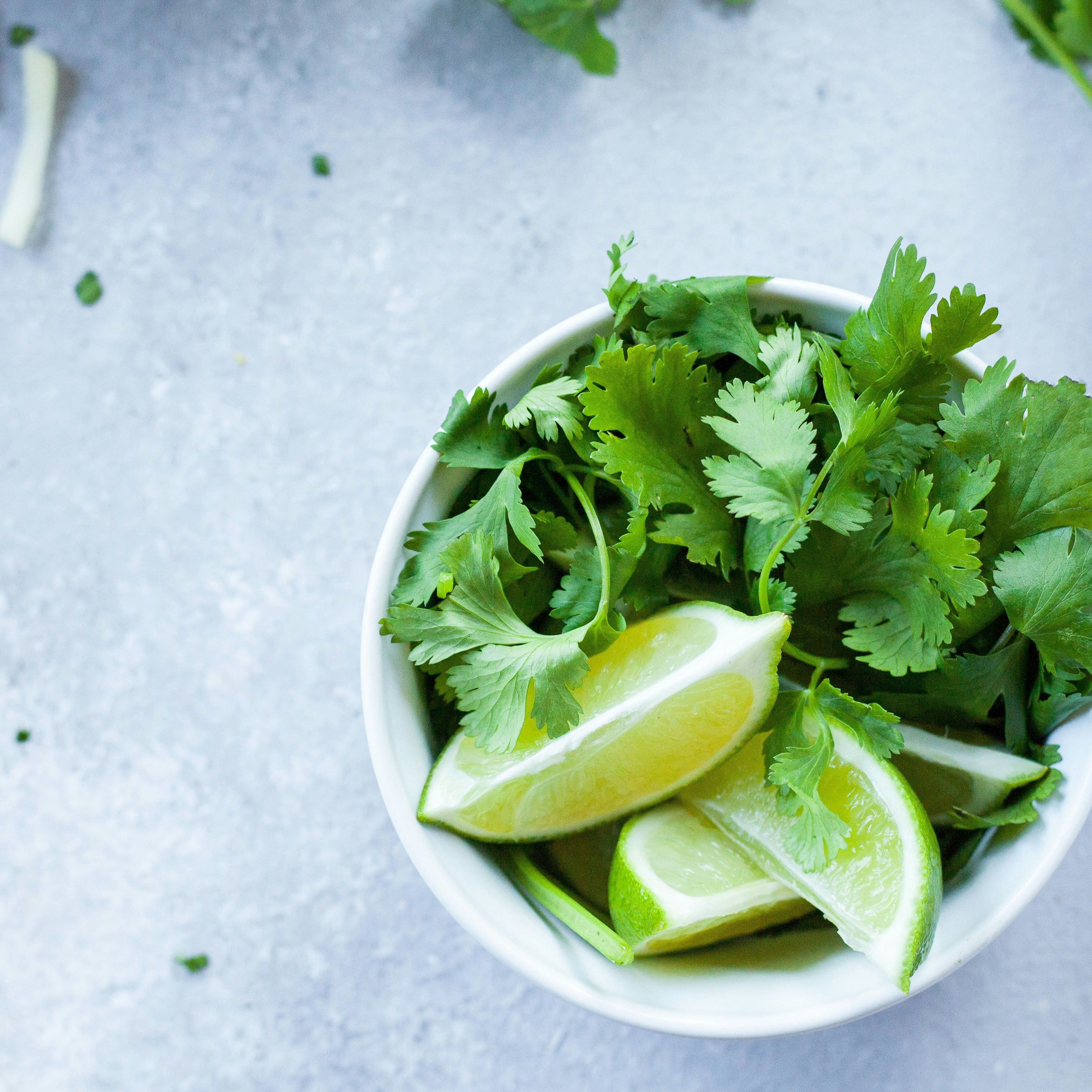 Cilantro en plato